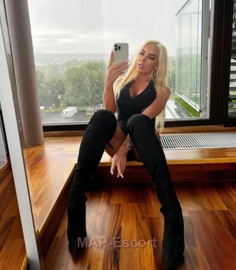LYNDA, foto del profilo 3 di 3